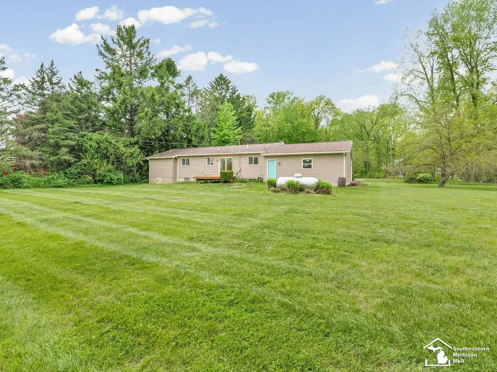 2037 Meanwell Road Dundee Village MI 48131