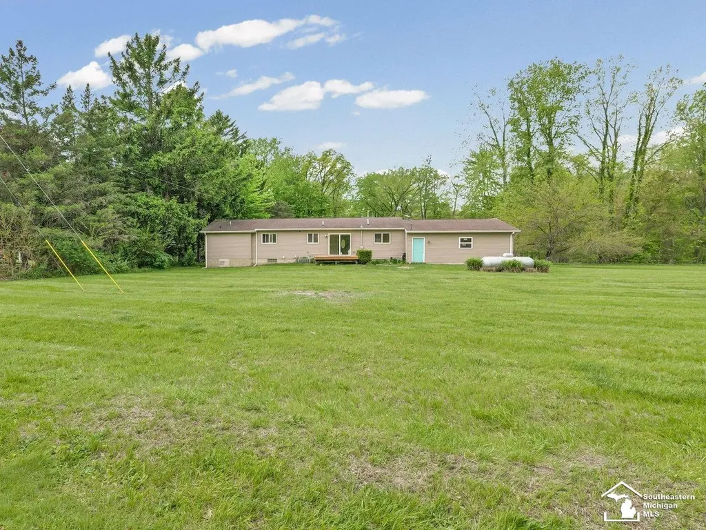 2037 Meanwell Road Dundee Village MI 48131