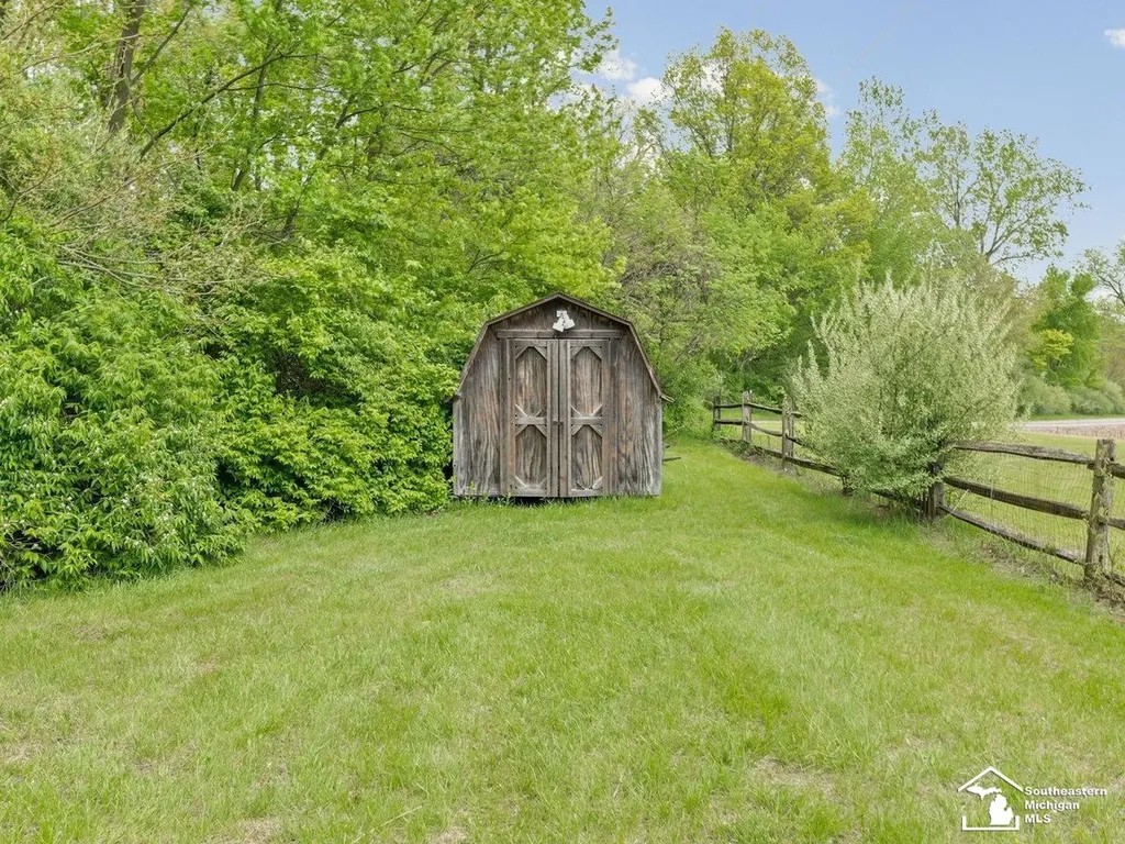 2037 Meanwell Road Dundee Village MI 48131