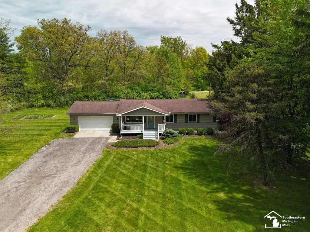 2037 Meanwell Road Dundee Village MI 48131