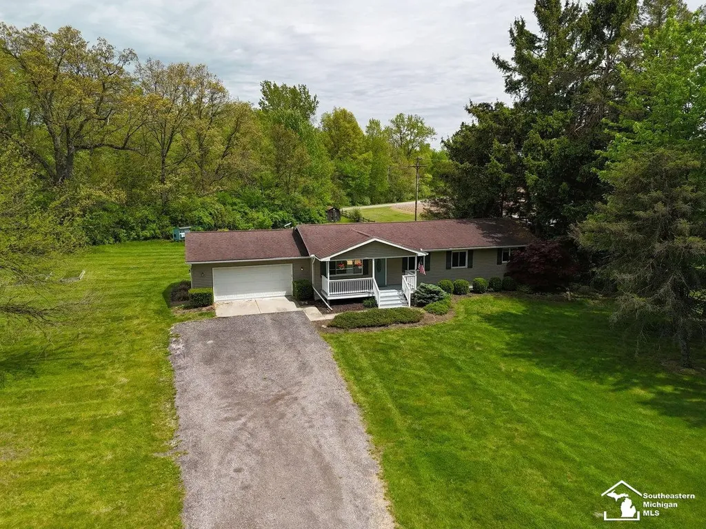 2037 Meanwell Road Dundee Village MI 48131