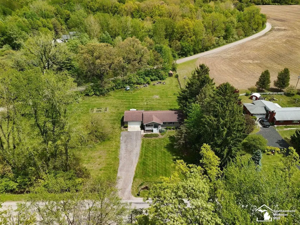 2037 Meanwell Road Dundee Village MI 48131