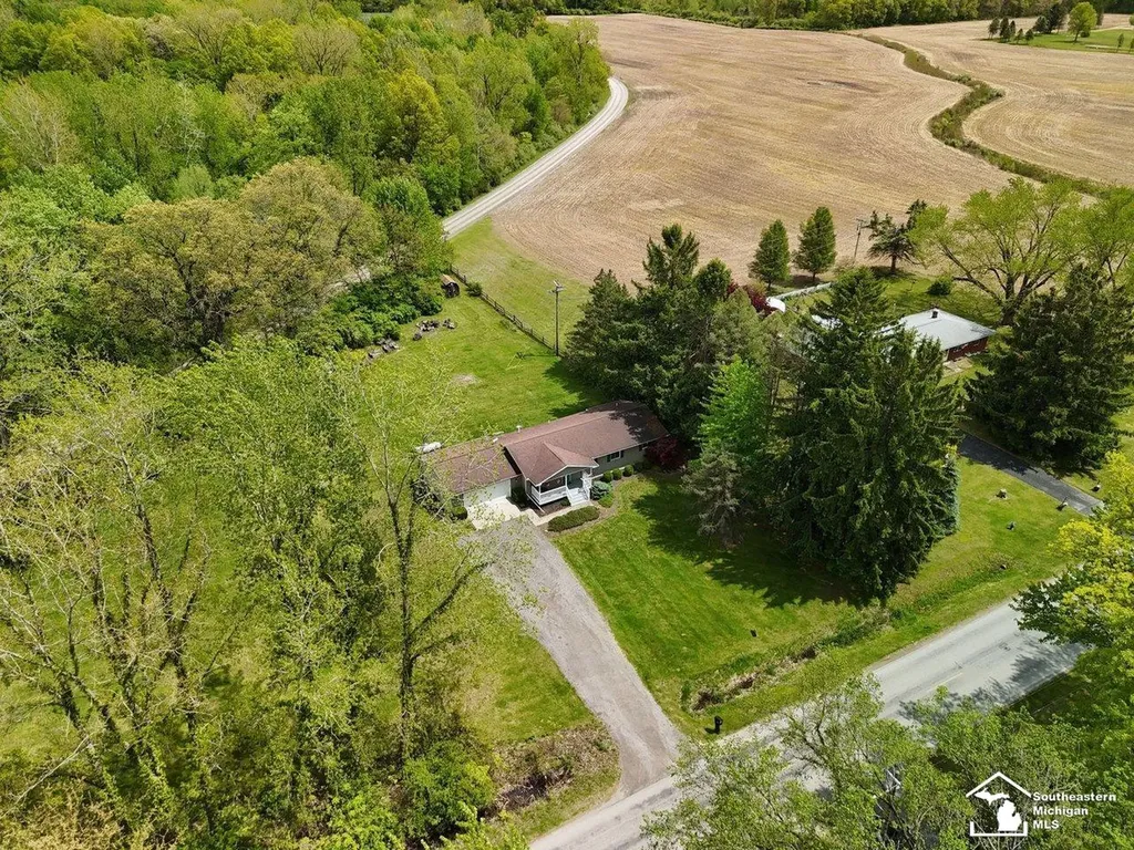 2037 Meanwell Road Dundee Village MI 48131
