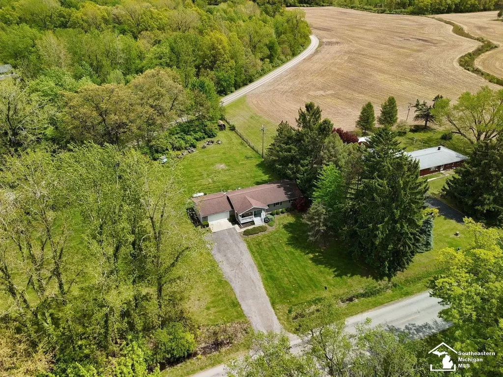 2037 Meanwell Road Dundee Village MI 48131