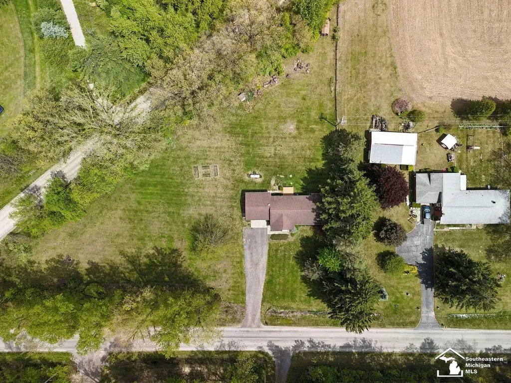 2037 Meanwell Road Dundee Village MI 48131