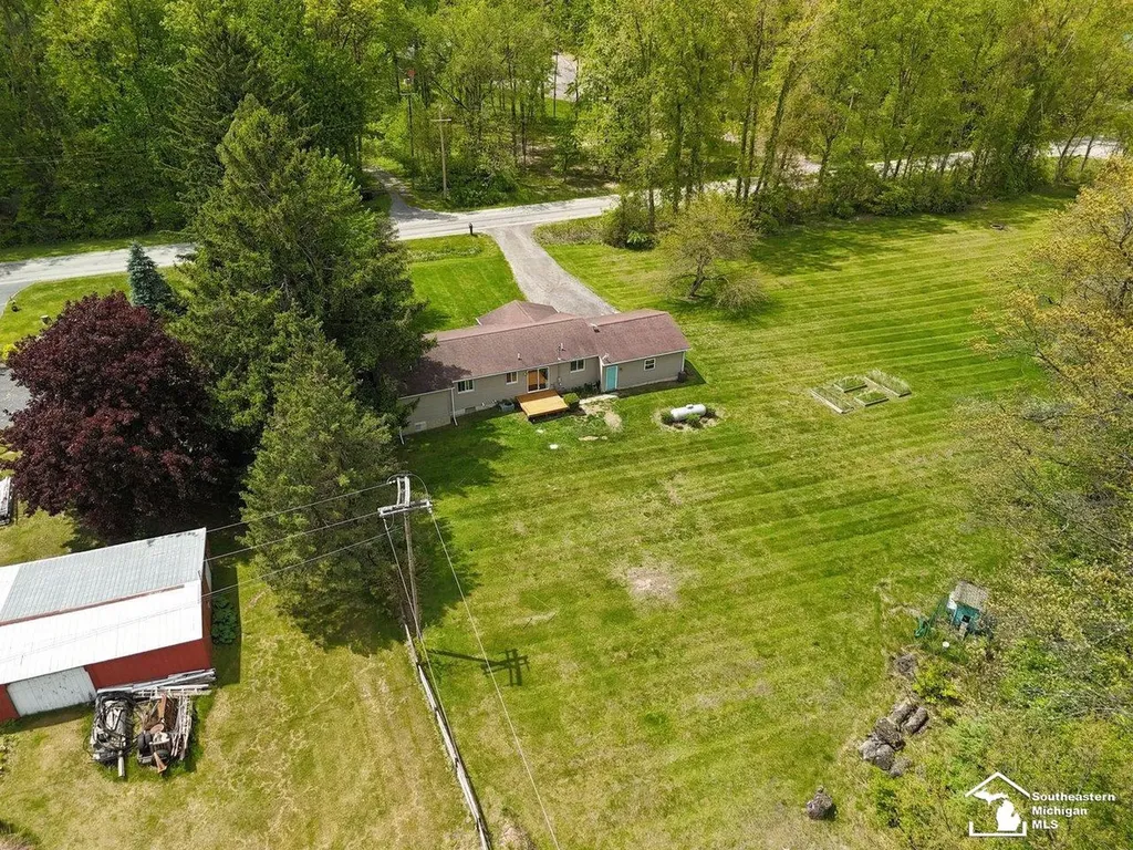 2037 Meanwell Road Dundee Village MI 48131