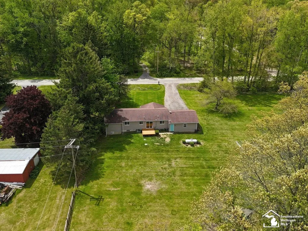 2037 Meanwell Road Dundee Village MI 48131