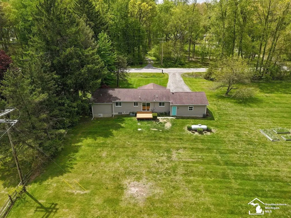 2037 Meanwell Road Dundee Village MI 48131