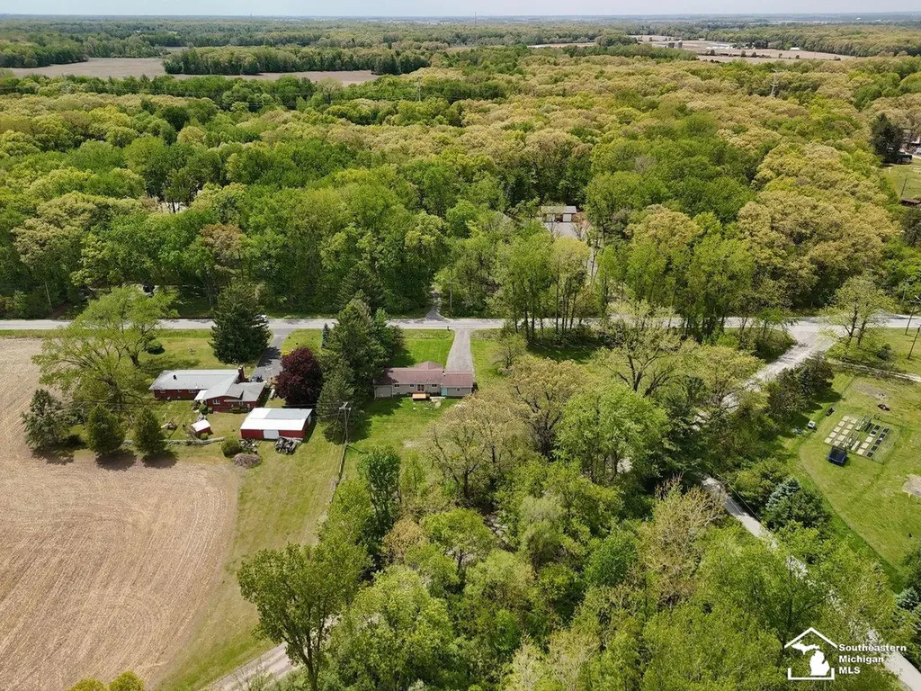 2037 Meanwell Road Dundee Village MI 48131