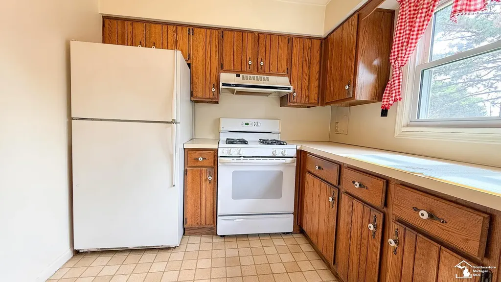 7947 Lake Breeze Drive Monroe Charter Township MI 48161