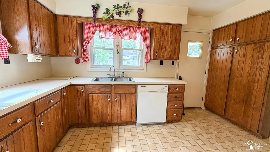 7947 Lake Breeze Drive Monroe Charter Township MI 48161