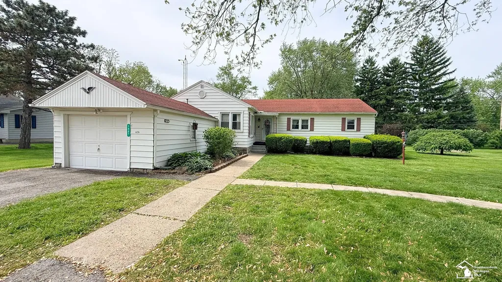 7947 Lake Breeze Drive Monroe Charter Township MI 48161