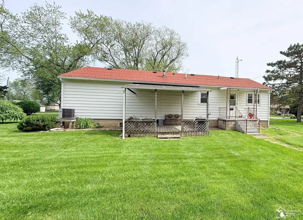 7947 Lake Breeze Drive Monroe Charter Township MI 48161