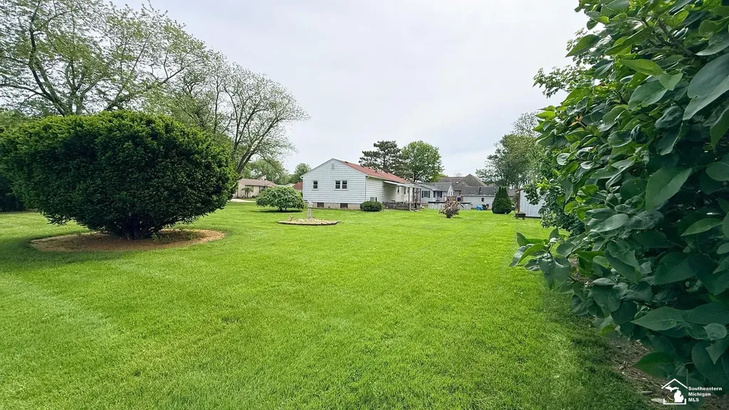 7947 Lake Breeze Drive Monroe Charter Township MI 48161