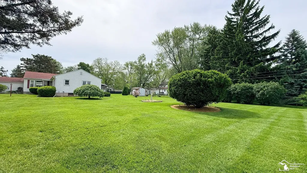 7947 Lake Breeze Drive Monroe Charter Township MI 48161