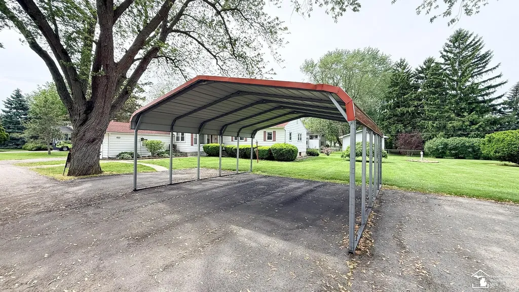 7947 Lake Breeze Drive Monroe Charter Township MI 48161