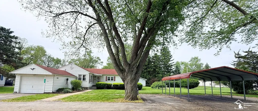 7947 Lake Breeze Drive Monroe Charter Township MI 48161