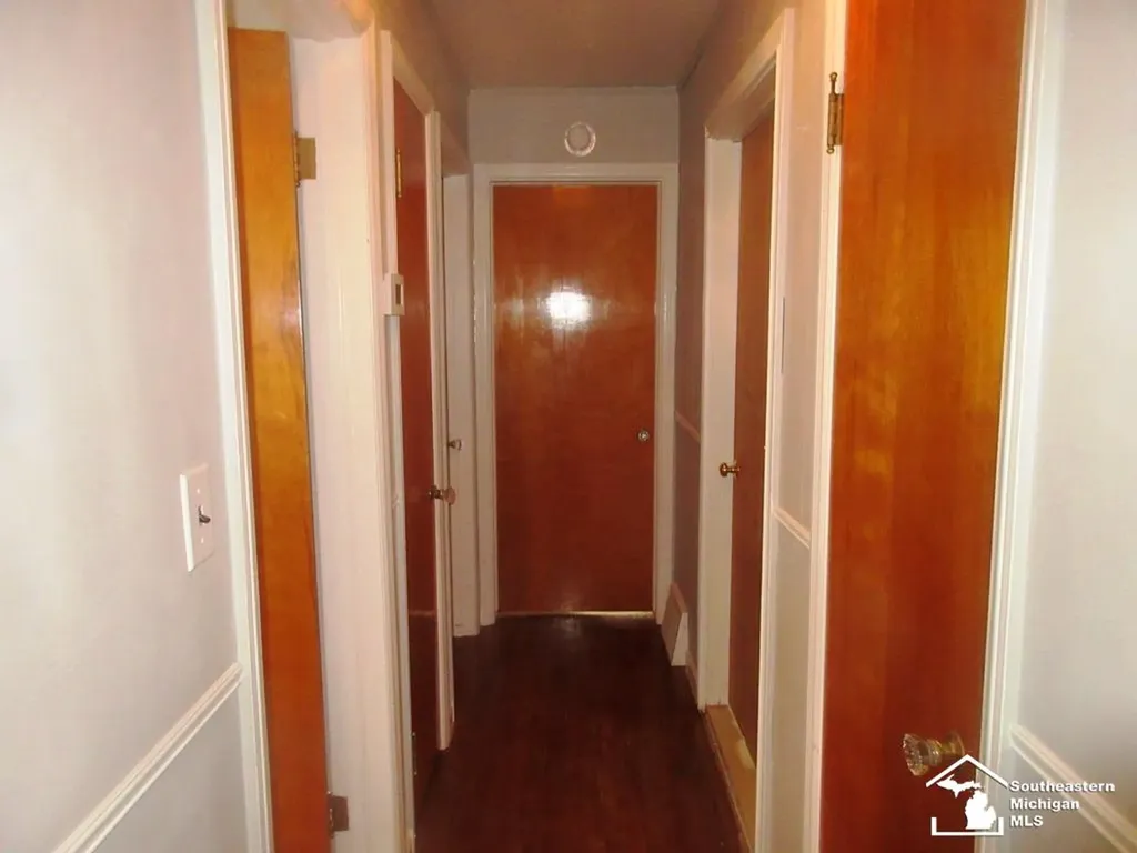 14568 Oceana Avenue Allen Park City MI 48101
