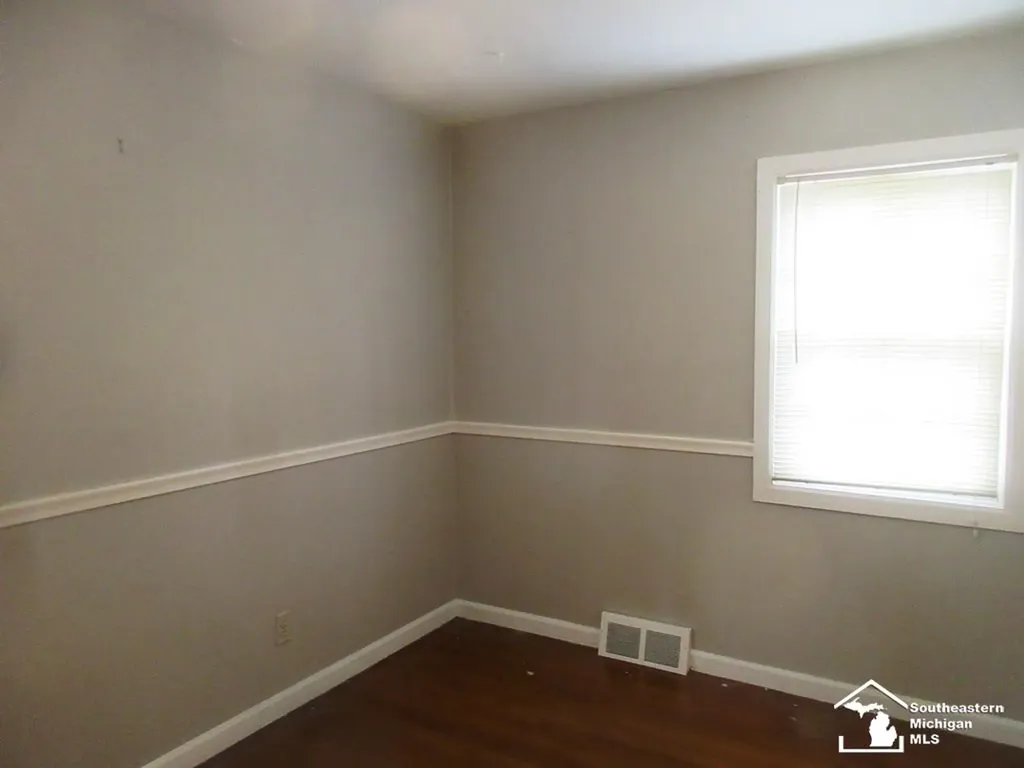 14568 Oceana Avenue Allen Park City MI 48101