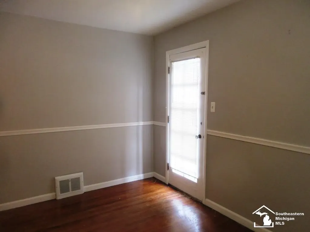14568 Oceana Avenue Allen Park City MI 48101