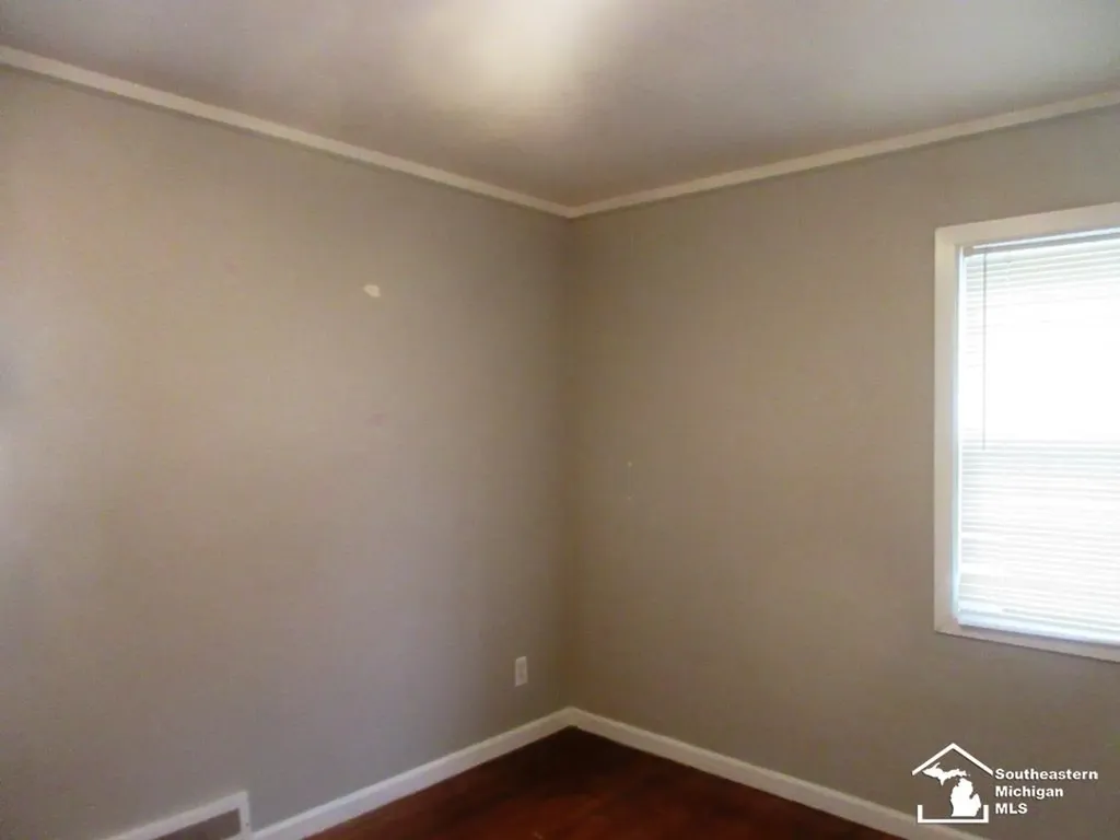 14568 Oceana Avenue Allen Park City MI 48101