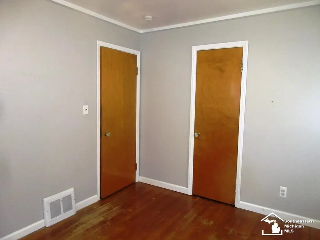 14568 Oceana Avenue Allen Park City MI 48101