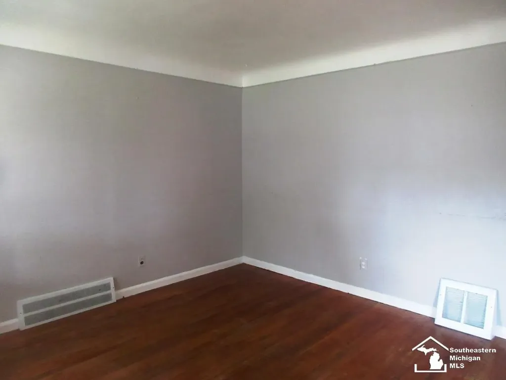 14568 Oceana Avenue Allen Park City MI 48101