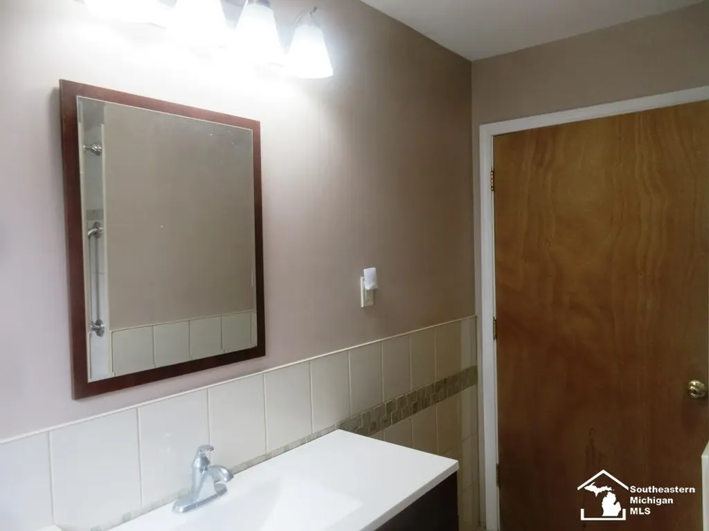 14568 Oceana Avenue Allen Park City MI 48101