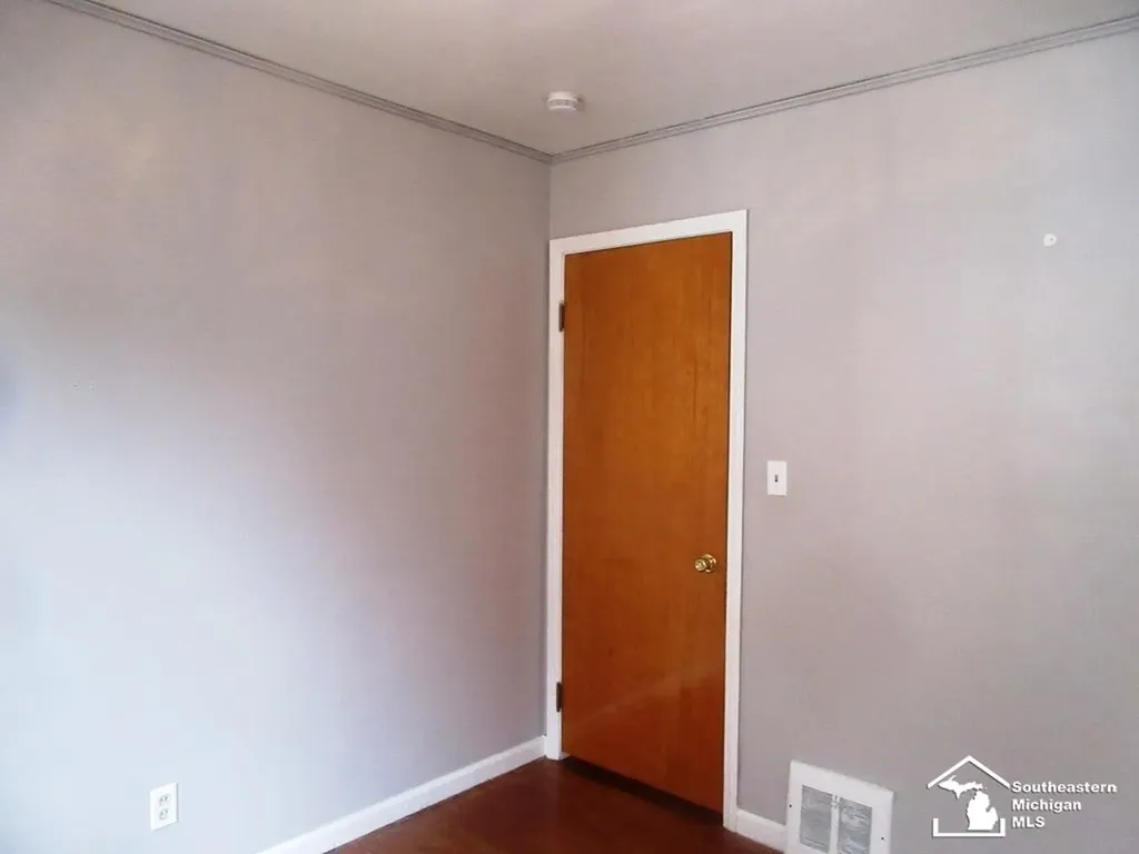 14568 Oceana Avenue Allen Park City MI 48101