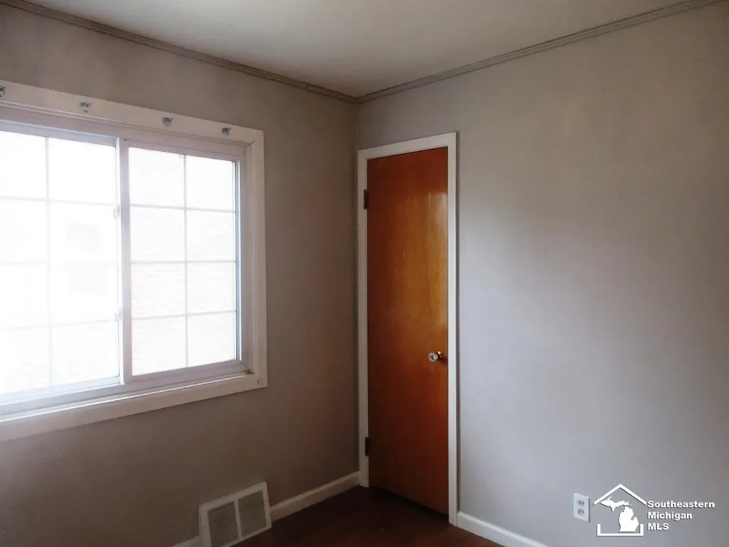 14568 Oceana Avenue Allen Park City MI 48101