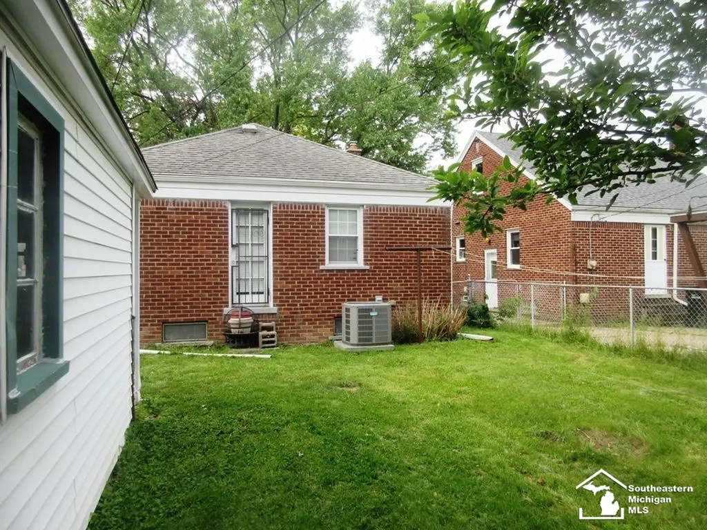 14568 Oceana Avenue Allen Park City MI 48101