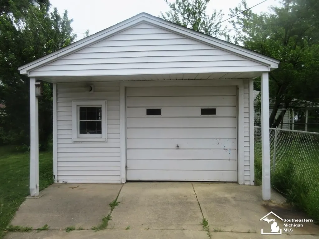 14568 Oceana Avenue Allen Park City MI 48101