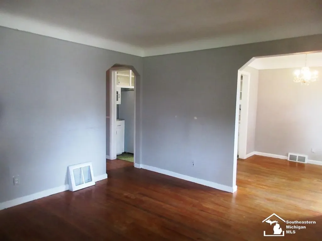 14568 Oceana Avenue Allen Park City MI 48101