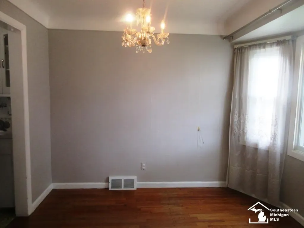 14568 Oceana Avenue Allen Park City MI 48101