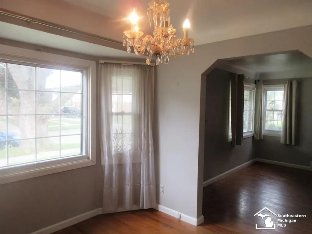 14568 Oceana Avenue Allen Park City MI 48101