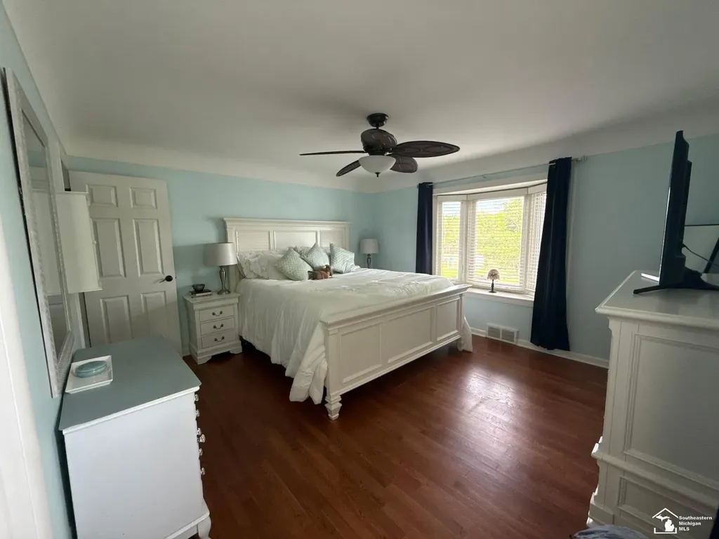 20 W Peterson Drive Hartland Township MI 48114