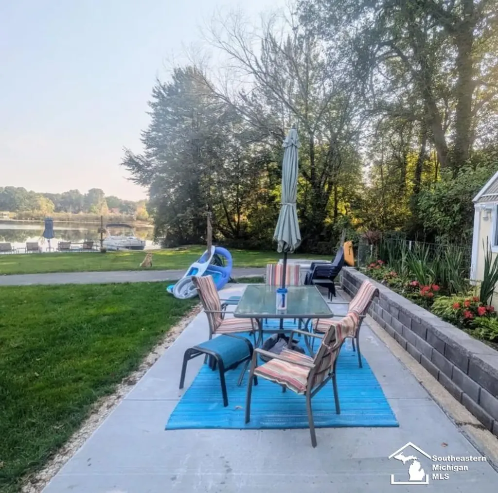 20 W Peterson Drive Hartland Township MI 48114
