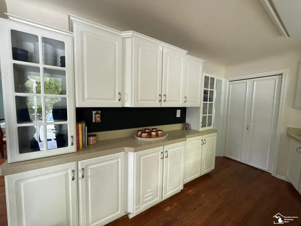 20 W Peterson Drive Hartland Township MI 48114