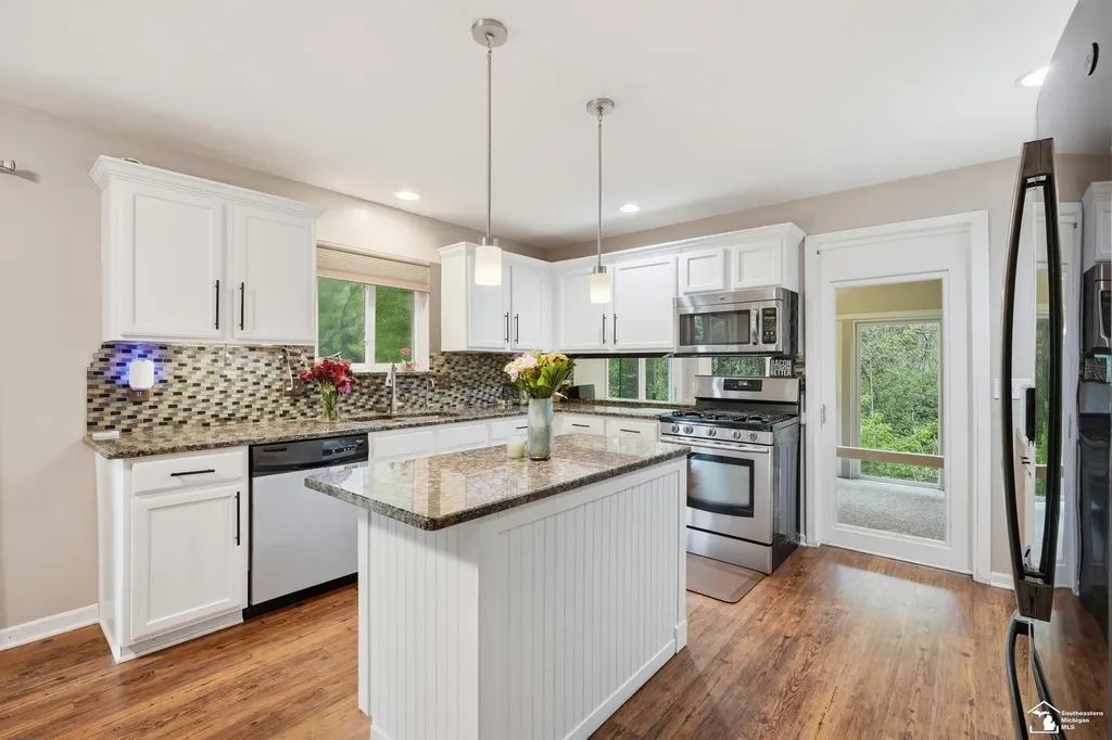 8437 Parkridge Drive Dexter City MI 48130