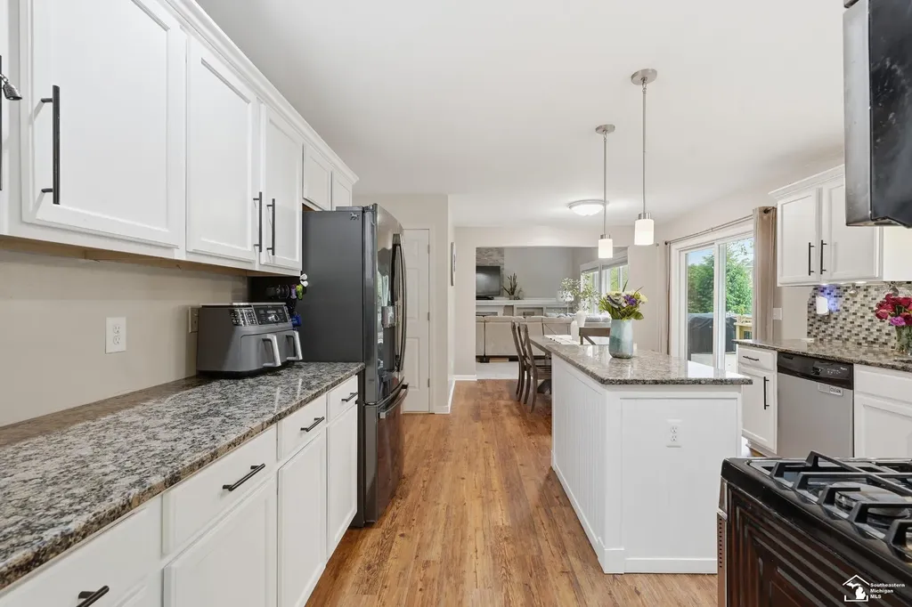 8437 Parkridge Drive Dexter City MI 48130