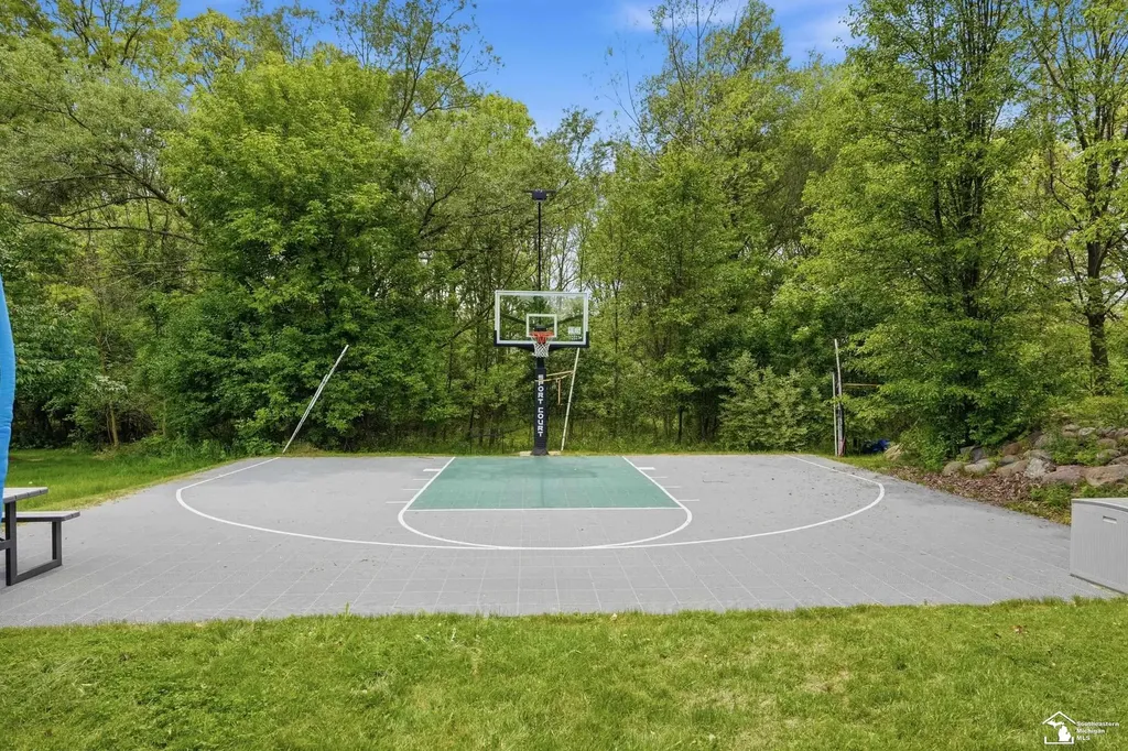 8437 Parkridge Drive Dexter City MI 48130
