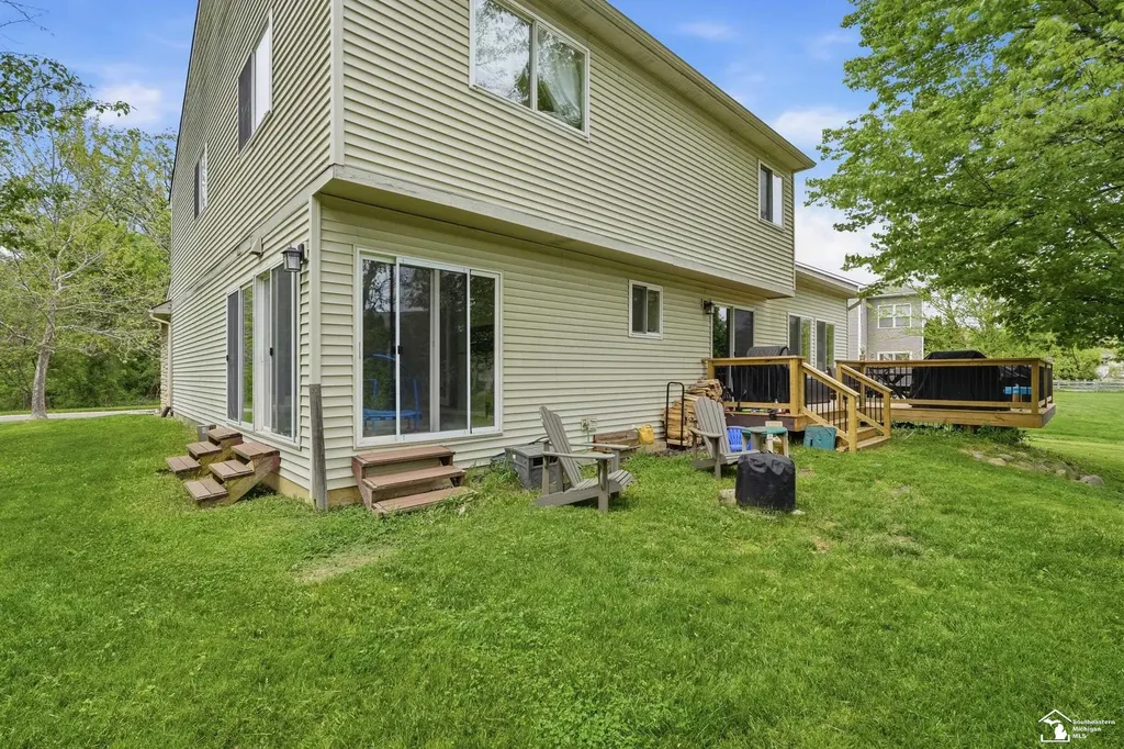 8437 Parkridge Drive Dexter City MI 48130