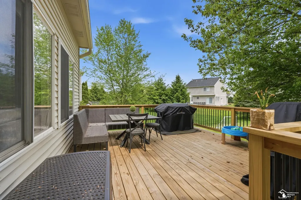 8437 Parkridge Drive Dexter City MI 48130