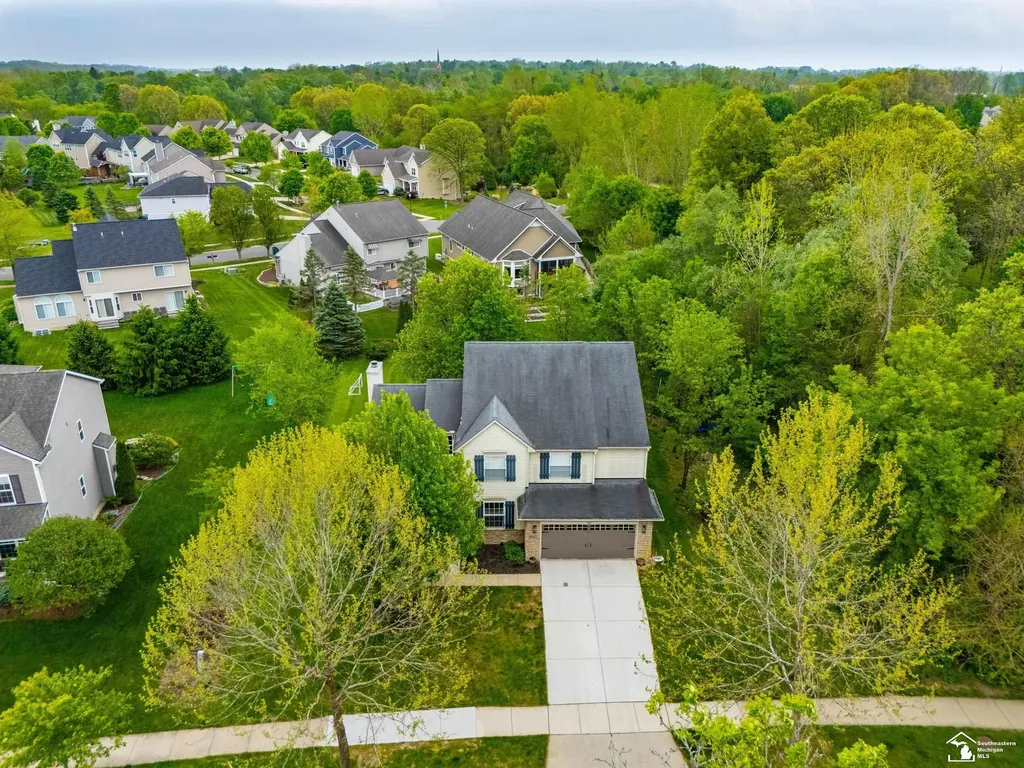 8437 Parkridge Drive Dexter City MI 48130