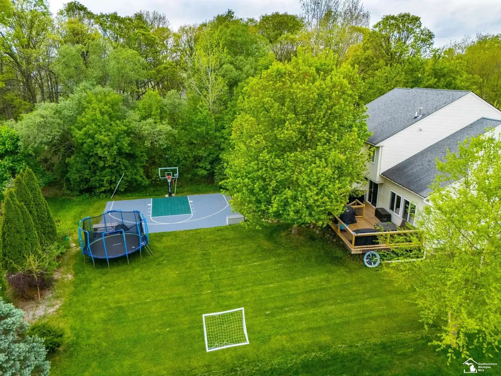 8437 Parkridge Drive Dexter City MI 48130