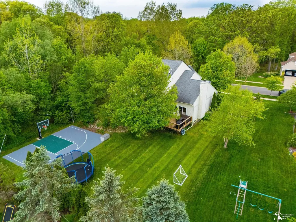 8437 Parkridge Drive Dexter City MI 48130