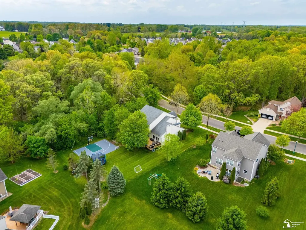 8437 Parkridge Drive Dexter City MI 48130