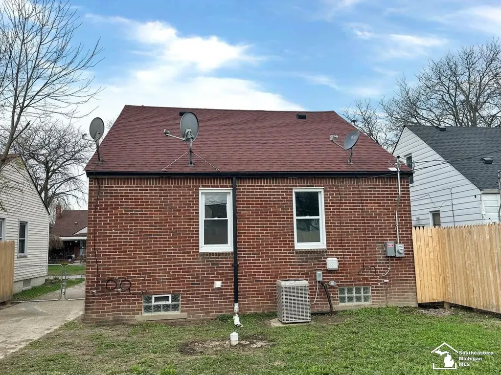 7316 Warwick Street Detroit City MI 48228