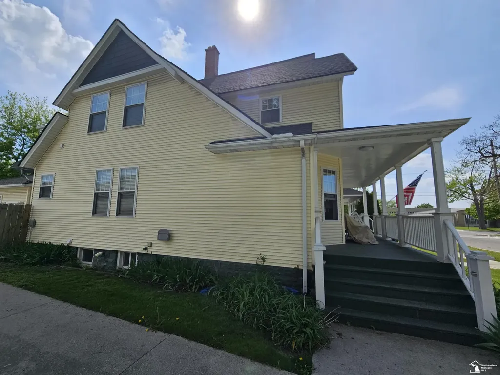 734 White Street Port Huron City MI 48060