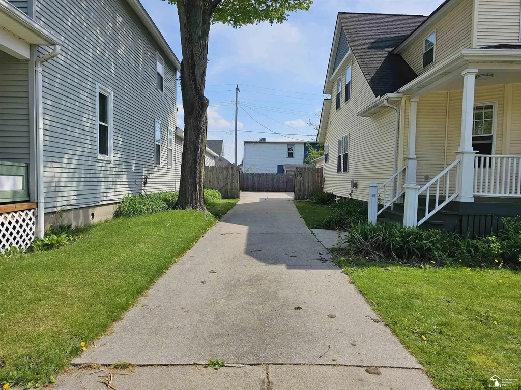 734 White Street Port Huron City MI 48060